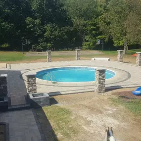 We are the premier hardscaping contractor serving Pittsburgh and surrounding areas.  Whether its just a retaining wall, driveway, or sidewalk that you're looking for,  or its an outdoor kitchen or living space complete with a fire pit, contact us today to schedule a consultation!