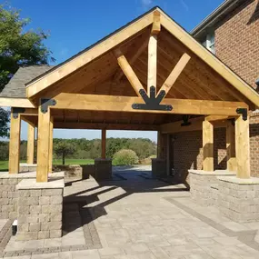 We are the premier hardscaping contractor serving Pittsburgh and surrounding areas.  Whether its just a retaining wall, driveway, or sidewalk that you're looking for,  or its an outdoor kitchen or living space complete with a fire pit, contact us today to schedule a consultation!