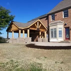 We are the premier hardscaping contractor serving Pittsburgh and surrounding areas.  Whether its just a retaining wall, driveway, or sidewalk that you're looking for,  or its an outdoor kitchen or living space complete with a fire pit, contact us today to schedule a consultation!