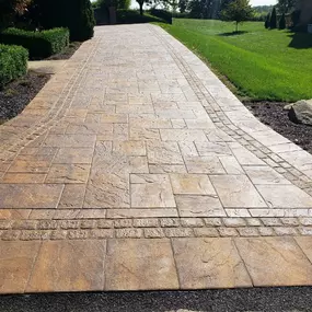 We are the premier hardscaping contractor serving Pittsburgh and surrounding areas.  Whether its just a retaining wall, driveway, or sidewalk that you're looking for,  or its an outdoor kitchen or living space complete with a fire pit, contact us today to schedule a consultation!