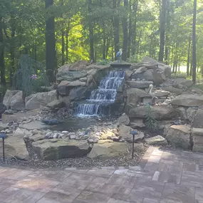 We are the premier hardscaping contractor serving Pittsburgh and surrounding areas.  Whether its just a retaining wall, driveway, or sidewalk that you're looking for,  or its an outdoor kitchen or living space complete with a fire pit, contact us today to schedule a consultation!