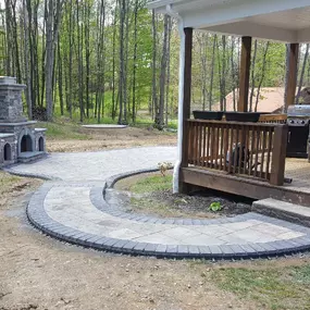 We are the premier hardscaping contractor serving Pittsburgh and surrounding areas.  Whether its just a retaining wall, driveway, or sidewalk that you're looking for,  or its an outdoor kitchen or living space complete with a fire pit, contact us today to schedule a consultation!