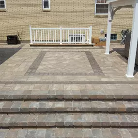 We are the premier hardscaping contractor serving Pittsburgh and surrounding areas.  Whether its just a retaining wall, driveway, or sidewalk that you're looking for,  or its an outdoor kitchen or living space complete with a fire pit, contact us today to schedule a consultation!