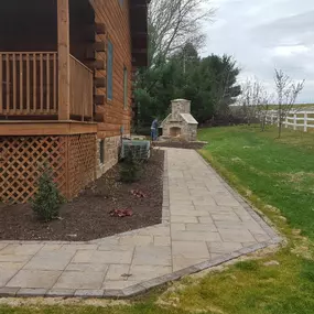 We are the premier hardscaping contractor serving Pittsburgh and surrounding areas.  Whether its just a retaining wall, driveway, or sidewalk that you're looking for,  or its an outdoor kitchen or living space complete with a fire pit, contact us today to schedule a consultation!