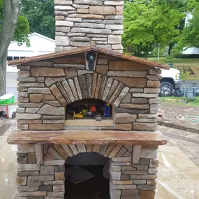 We are the premier hardscaping contractor serving Pittsburgh and surrounding areas.  Whether its just a retaining wall, driveway, or sidewalk that you're looking for,  or its an outdoor kitchen or living space complete with a fire pit, contact us today to schedule a consultation!