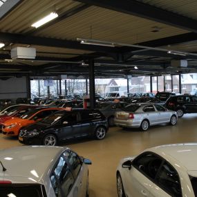 Knijnenburg Autobedrijf showroom