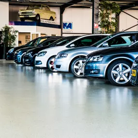 Knijnenburg Autobedrijf showroom