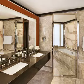 Suite bathroom