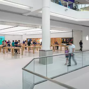 CambridgeSide Apple Store