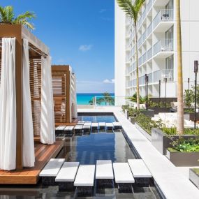 Swell Pool & Bar | Waikiki Resort | ‘Alohilani Resort