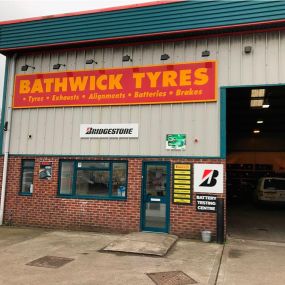 Bild von Bathwick Tyres - Team Protyre