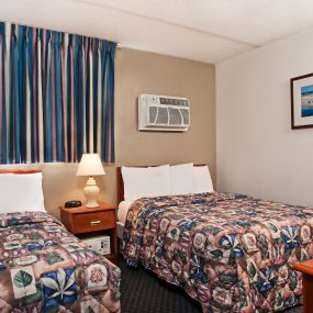 Two double bed guest room at Harbor Light Family Resort