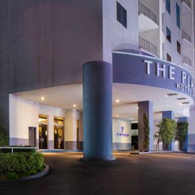 The Platinum Hotel, all suite, non-gaming, non-smoking 1 1/2 blocks to central strip