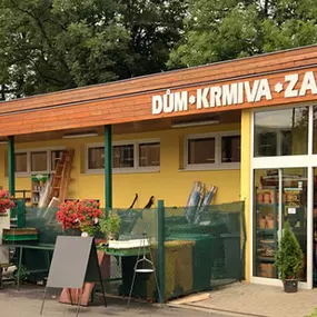 Tomáš Střalka - dům, krmiva, zahrada