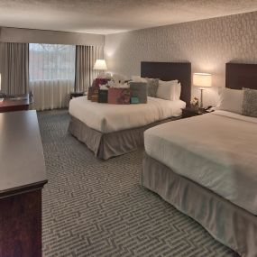 Guest room with two beds at Somerset Inn