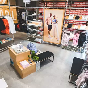 Bild von Converse Store (We moved to Suite 1225)