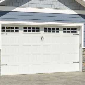 If you look around you while driving, or while you are walking the streets of Staten Island, you will see that there are many different types of overhead doors. You can find in Staten Island wooden garage doors, steel overhead doors, commercial heavy duty doors, residential single car doors and more. Since when it comes to garage doors in Staten Island New York, the options are endless.