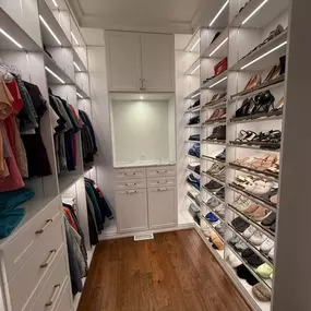 A closet that makes getting dressed feel like shopping your own boutique ✨ From shelves for every shoe to soft-close drawers and overhead storage, this custom setup checks every box. Call us today and let’s bring your dream closet to life!