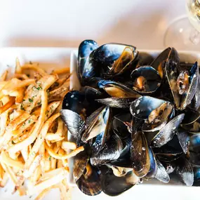 Mussels and frites at 22 Bowen's