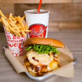 Bild von Aioli Gourmet Burgers - 32nd & Shea