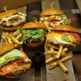 Bild von Aioli Gourmet Burgers - 32nd & Shea