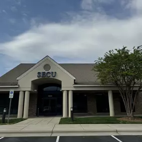 Outside view of the State Employees' Credit Union Waxhaw branch