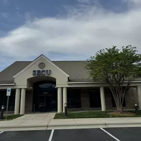 Outside view of the State Employees' Credit Union Waxhaw branch