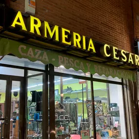 fachada_armeria_cesar_burgos.jpg