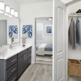 Ensuite bath and walk-in closet at Camden LaVina apartments in Orlando, FL