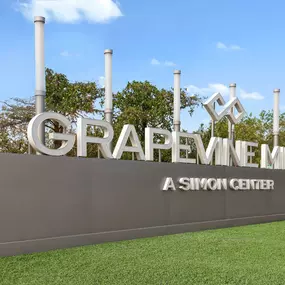 Grapevine Mills Mall sign near Camden Riverwalk