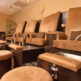 Seating at Bellissimo Spa & Salon in Harrah's Gulf Coast.