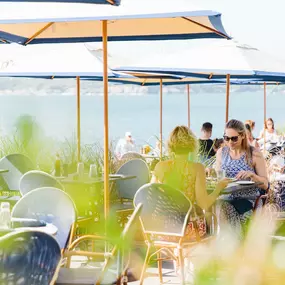 Al fresco dining at The Lawn at Castle Hill Inn