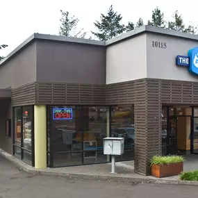 The Filling Station Pet Supplies is a locally owned family operated business in Portland - OR. We are a one-stop pet store offering a personalized customer experience to every visitor that walks through our door.