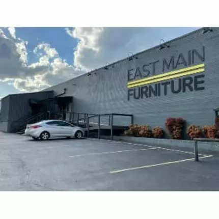 Logótipo de East Main Furniture