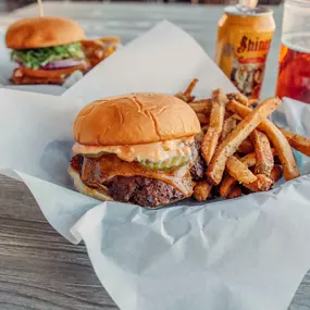 There's no greater combination than burgers and beers lakeside!