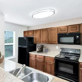 Traditional style kitchen at Camden Lake Pine