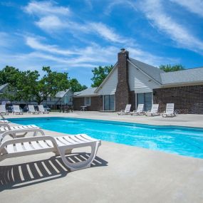 Lake Camelot Apartments Pool