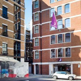 Premier Inn London Farringdon (Smithfield) hotel exterior