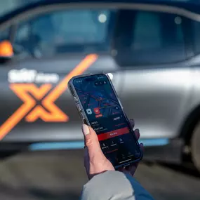 boek een deelauto op Schiphol met de SIXT app