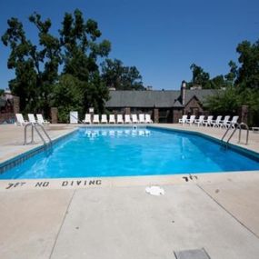 Candlewyck Apartments Pool