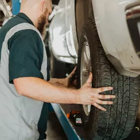 auto mechanic replacing a tire on a truck