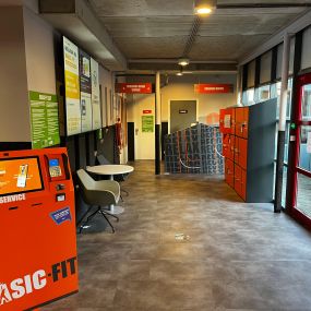 Basic-Fit Enschede Wesselerbrinklaan 24/7 - entree