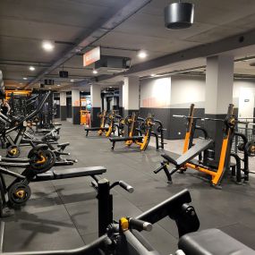 Basic-Fit Enschede Wesselerbrinklaan 24/7 - Free weight zone