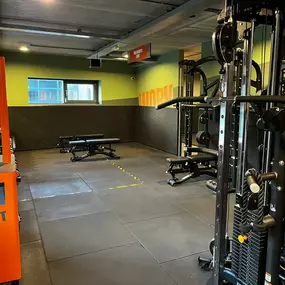 Basic-Fit Enschede Wesselerbrinklaan 24/7 - Free weight zone