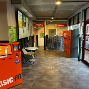 Basic-Fit Enschede Wesselerbrinklaan 24/7 - entree