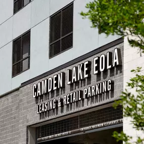 Leasing and retail parking garage entrance at Camden Lake Eola.