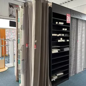 Abverkauf bei Preuss Raumgestaltung: Gardinenmuster mit bis zu 50 % Rabatt vor dem Umzug zum neuen Standort an den Frankfurter Weg 30 in Paderborn.