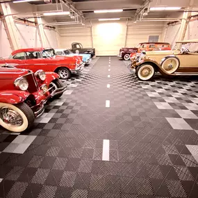 PremierTrax® flexible, interlocking floor tiles are the most versatile and durable tile you can install in your garage. Their strength and durability make them the ideal flooring for commercial and residential use, including garages, event floors, workshops, aircraft hangers, gyms, patios and pool d