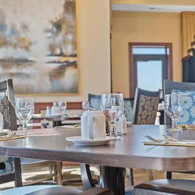 Find peace, companionship, and top-notch amenities at Lexington Pointe Senior Living. Located in the beautiful city of Eagan, our community is tailored to meet your every need.