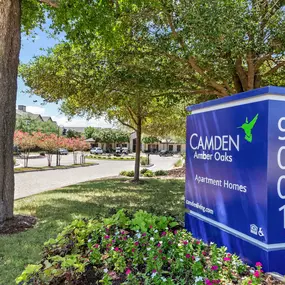 Front entry welcome sign at Camden Amber Oaks